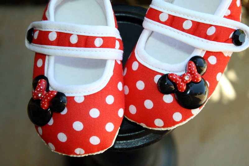 DiSNeYLaND Here We Come, BaBY BLiNG Crib Shoes- Red & White Polka DoT w/ Minnie Mouse Resins and  a black rhinestone- in 4 diff infant sizes