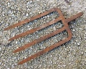 good ole rusty pitch fork head -- primitive solid cast iron