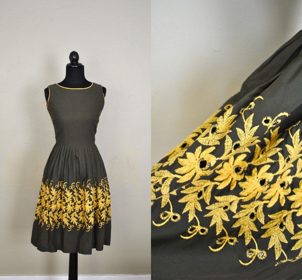 1950s Summer Dress / Small Spring Dress / 1950s Sundress / Vintage  Green and Yellow Embroidered Cotton Sundress