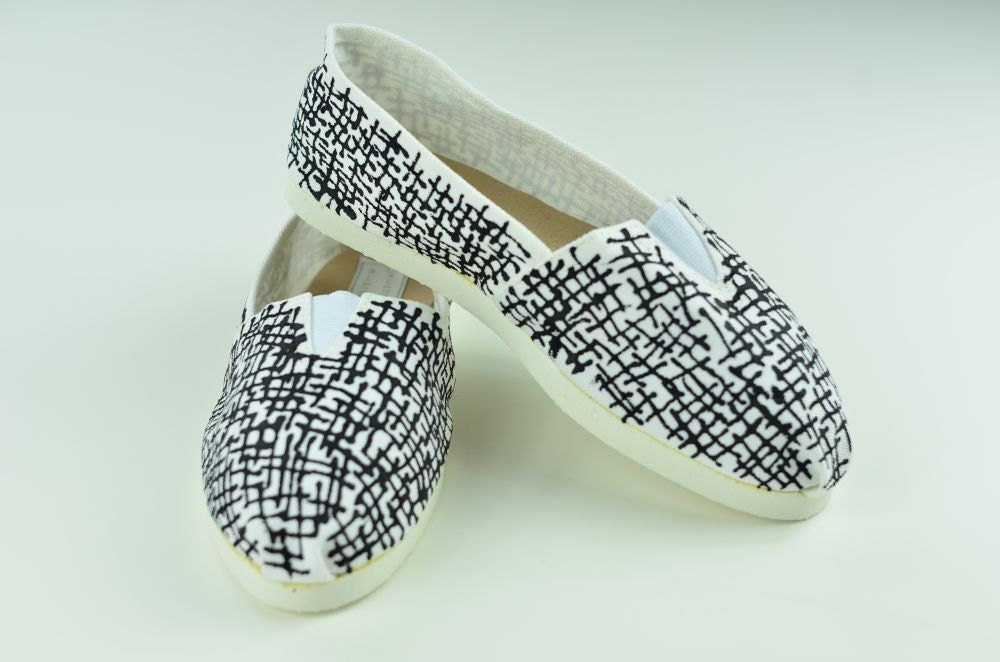 Handpainted canvas shoes. BLACK ALPARGATAS