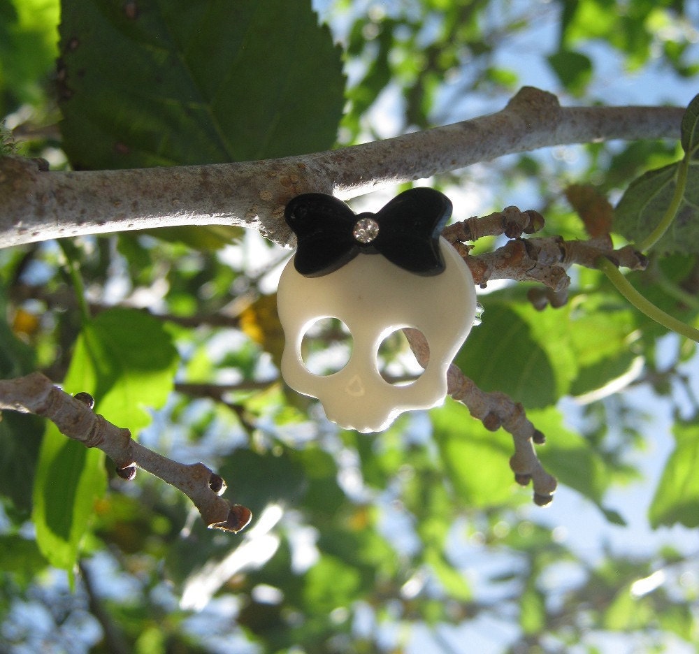 Glam Skull Ring in Black and White