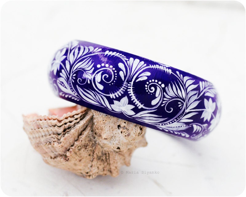 Lace Swirls bracelet - various sizes. Hand Painted Jewelry. Floral Bangle Bracelet. Ultramarine White. Fashion Bright colors. Average