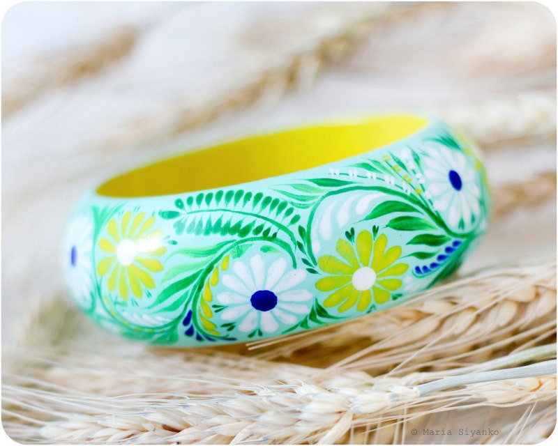Chamomile bracelet - various sizes. Hand Painted Jewelry. Flowers Bangle Bracelet. Floral fashion. Bright colors. Average wood bracelet
