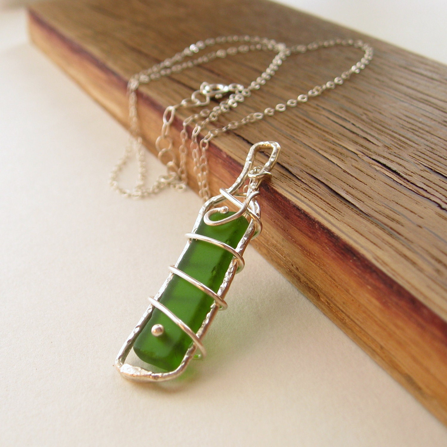 Upcylced wine necklace - recycled wine bottle - green glass - RADIANT RIESLING in GREEN