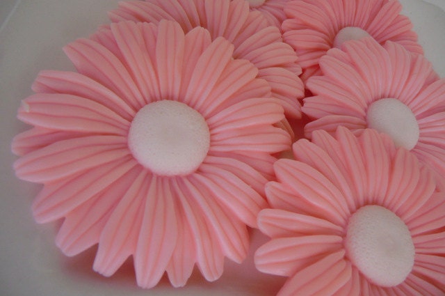 75 Daisy Soap - baby shower favors, wedding favors, bridal shower favors