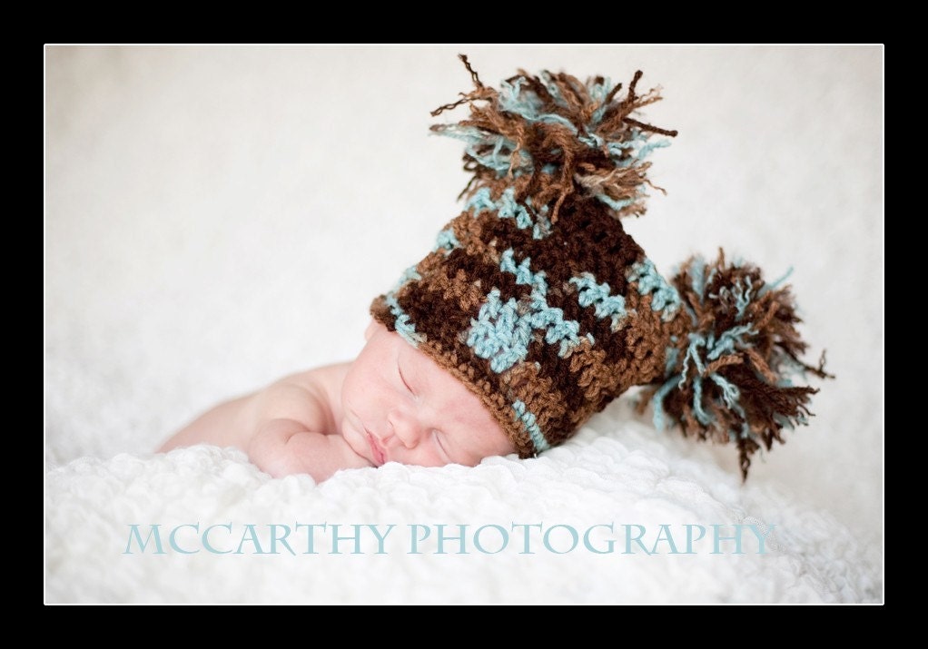 Chic Fuzzy Pom Pom Sack Hat - Beanie - Chocolate brown - Photo prop