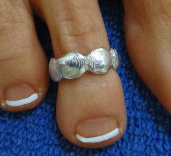 Clam Shell Toe Ring
