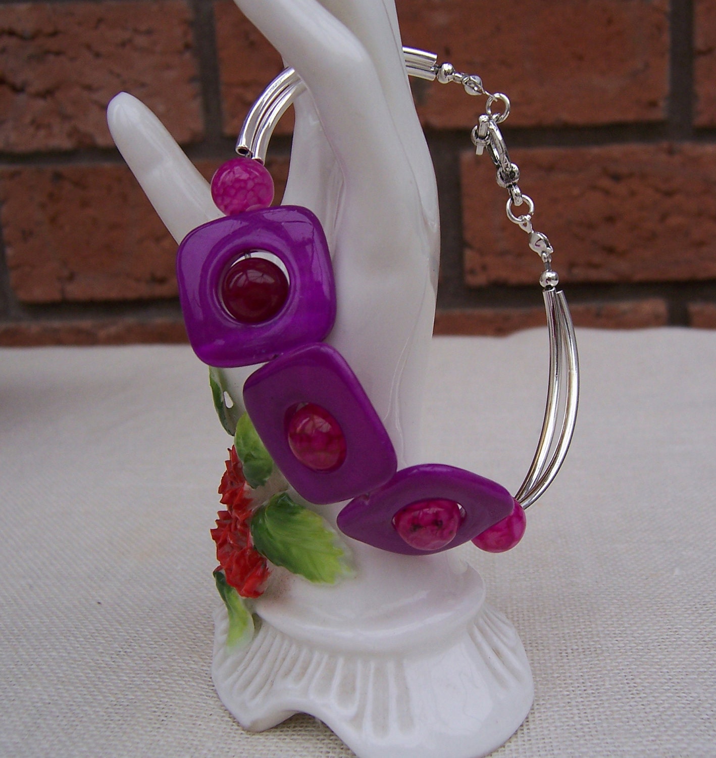 Shell/Mother of Pearls, Agate Beaded Bracelet with Curved Silver Tone Tubes, Purple bracelet, UK Seller