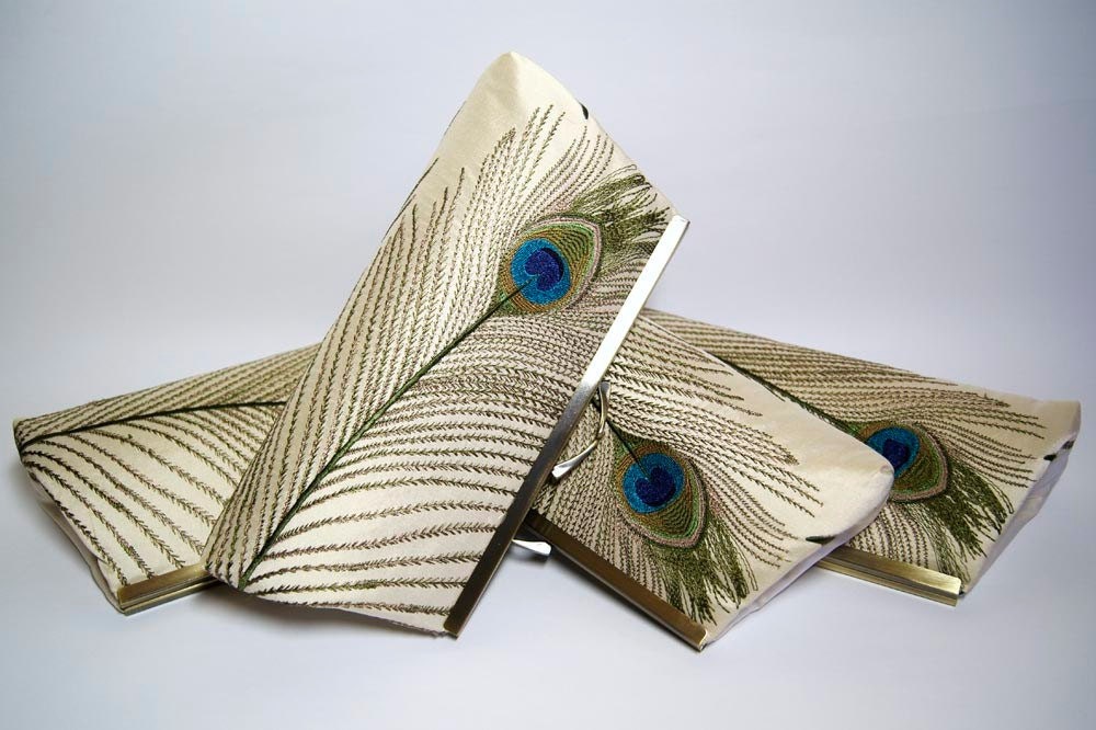 EllenVINTAGE SILK Peacock CLUTCH in Mint