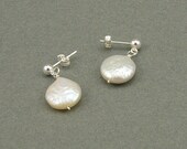Droplet white pearl earrings