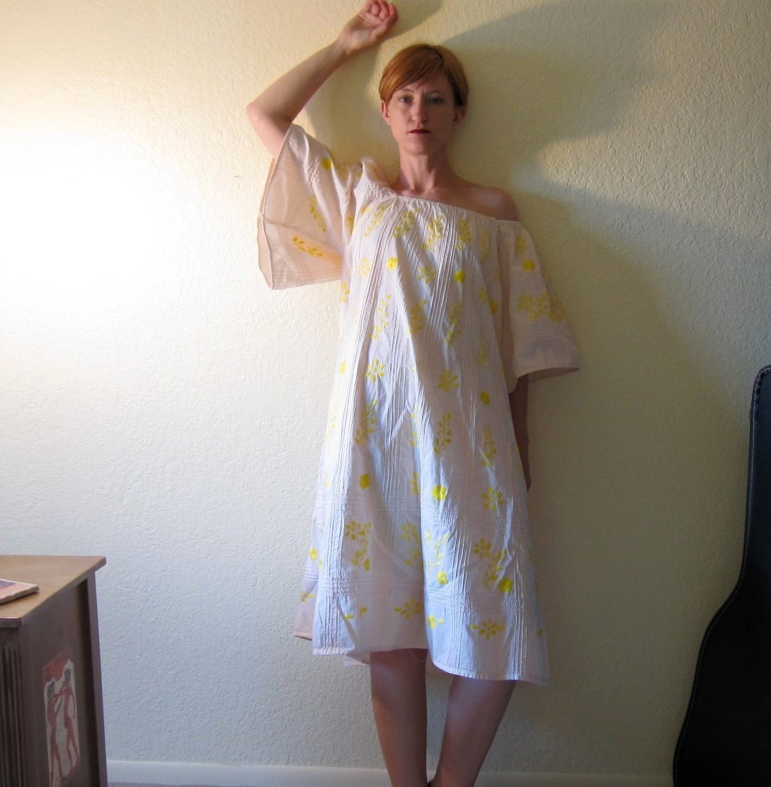Vintage 70s Mexican Peasant Dress. Angel Sleeves. Embroidered Pin Tucks.  Yellow and White. Size S to M.