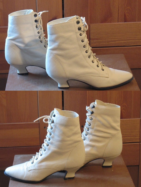 Vintage 80s Lace Up Ankle Boots. Victorian Granny. Ivory White. Size 7 and a half.