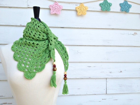 Crochet Triangle Scarf in Green- Boho Gypsy Style Scarf - Wrap with Wooden Beads