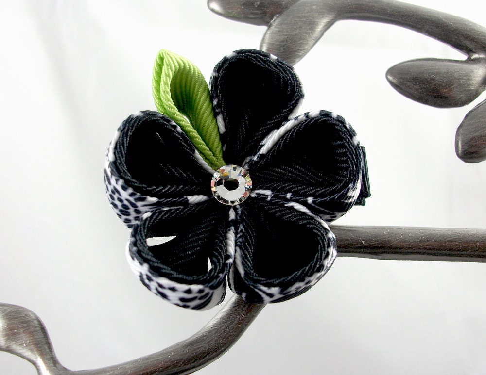 Prima Donna Kanzashi Flower Hair Pin (Medium)