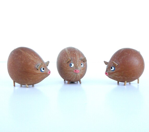 Pigs - Vintage, Pecan