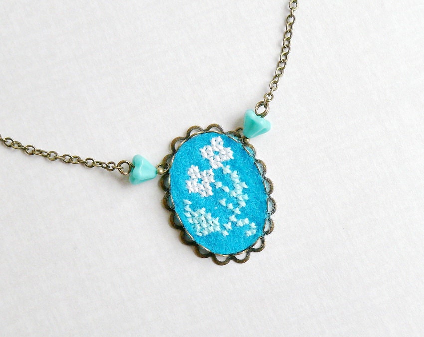 Hand embroidered necklace white flower on blue felt - gift for her - floral jewelry 40bc