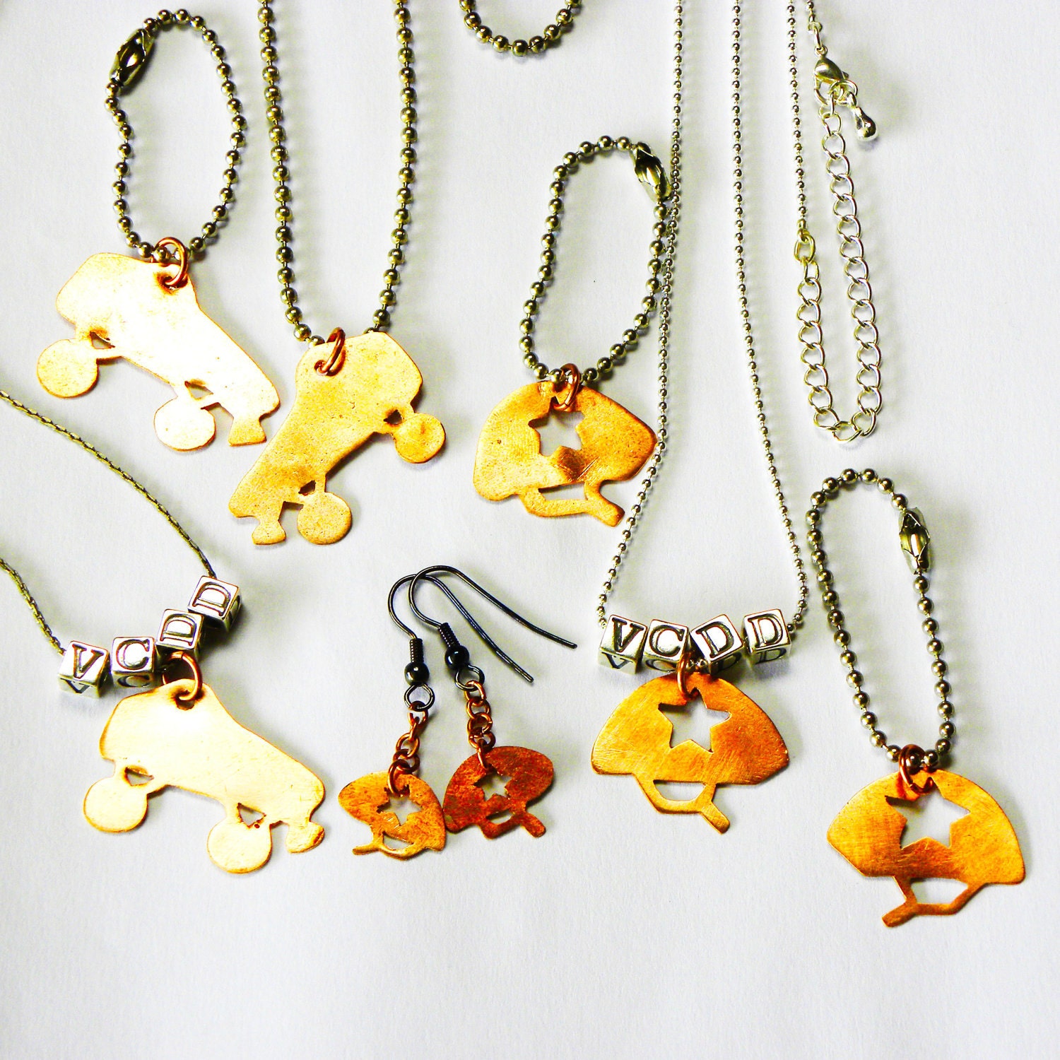Custom made Roller Derby Charming Charms for necklace, bracelet, earrings or key-chain.