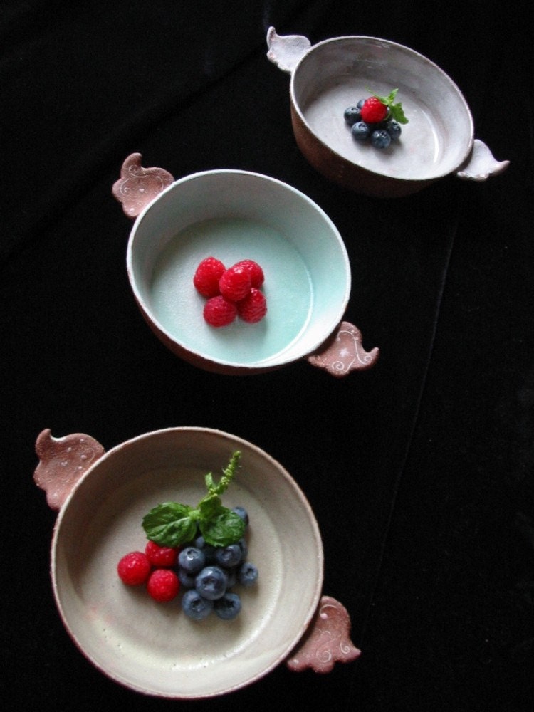 SALE Dishes with Angel's wing-Set of 3