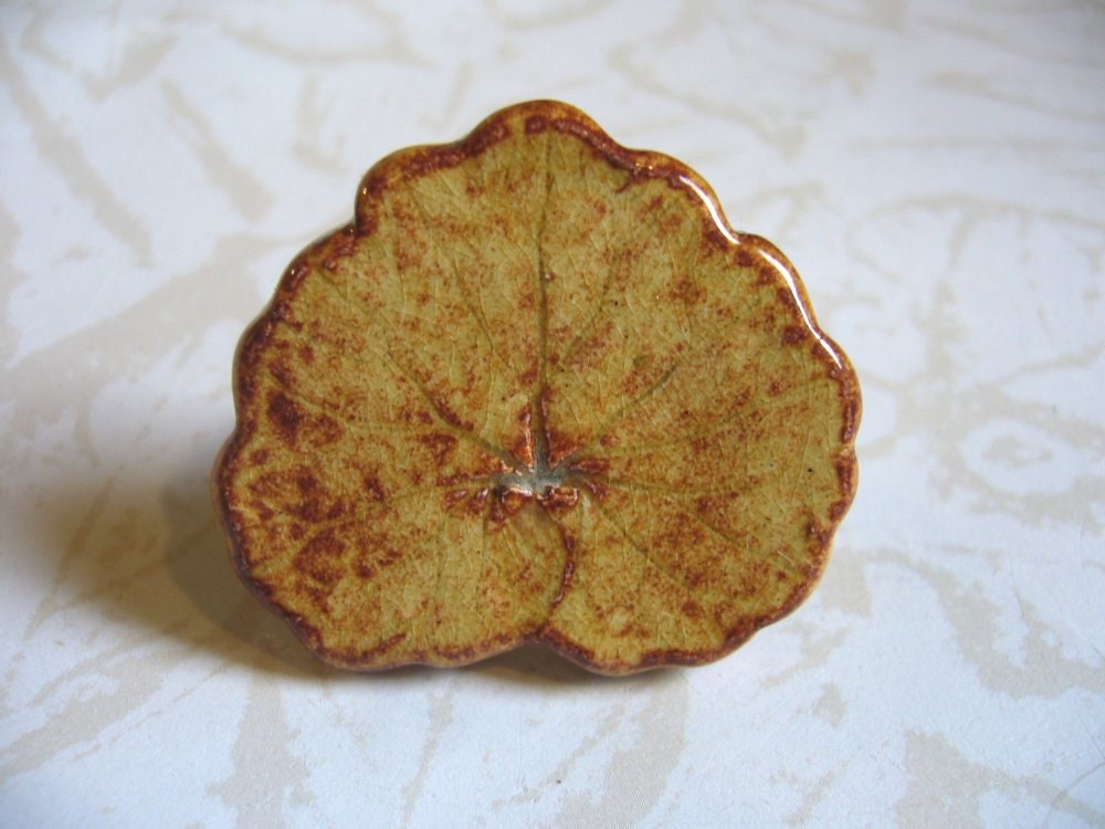A Bright Sunny Day Ceramic Leaf Ring