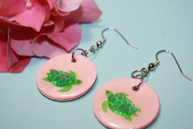 Prism Green Turtle Earrings - Prismatic on Pink Cirlces