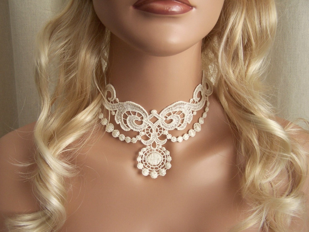 Lotus lace necklace ivory