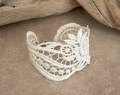 Freesia lace bracelet ivory
