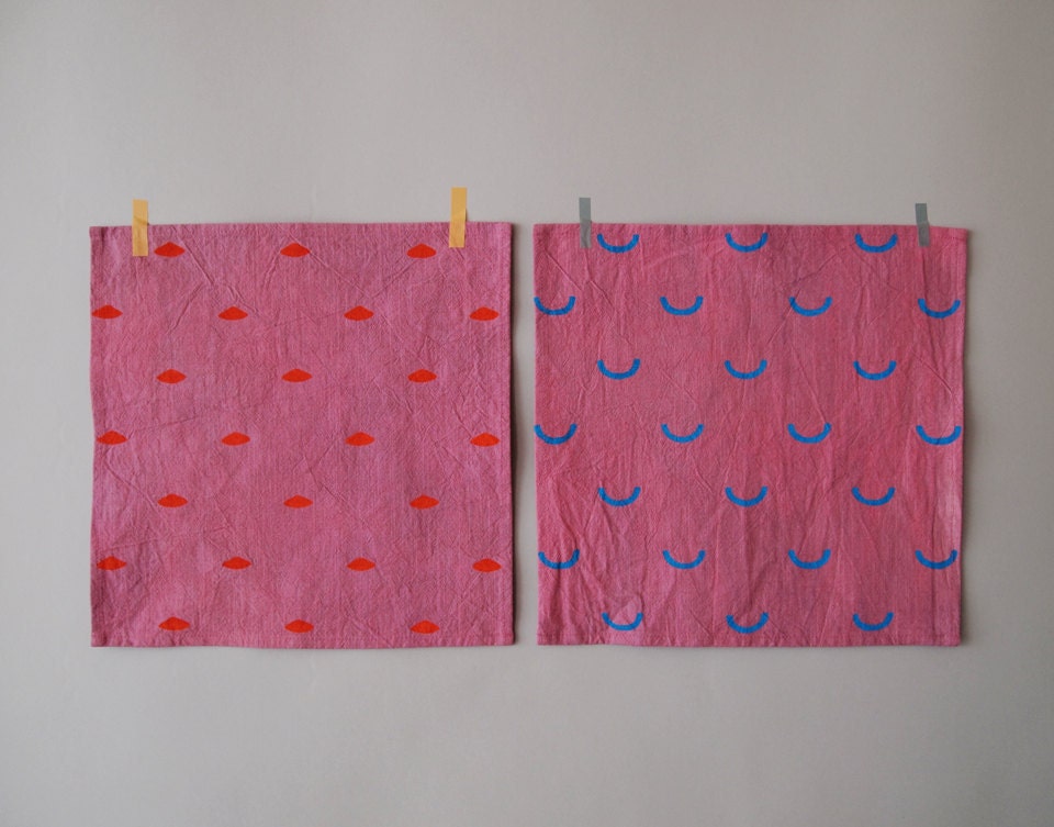 Made to Order, Set of 2 Cocktail / Table Napkins "Clementine, a Bowl" - Orange & Blue on Mauve