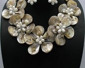 beadwork necklace,Beaded Jewelry,bid necklace,statement necklace,Pearl Necklace, Flower Necklace With  MOP Shell /pearl Earrings Set