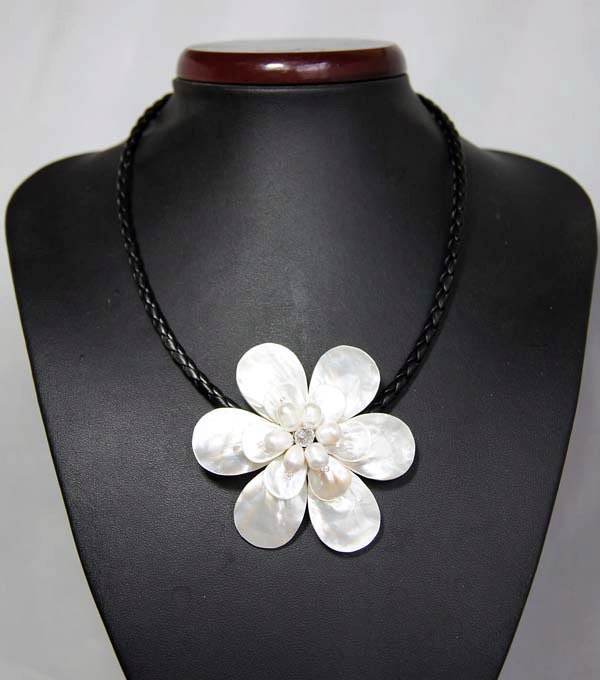 flower necklace,beadwork necklace,bid necklace,statement necklace,bridesmaid gifts,Bead Necklace,Pearl Necklace With Pearl