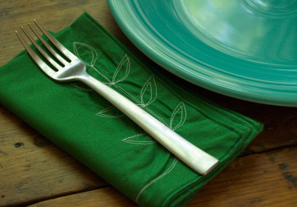 Set of 4 Green Cloth Napkins Stitched Vine