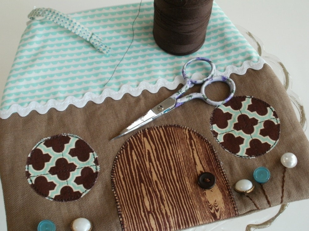 Robin's Egg Cottage - Zakka House Pouch with Zipper - Aqua and Brown - eamylove