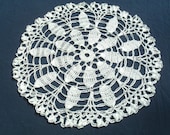 Leaf Pattern Small Round Silk Nylon blend Doily