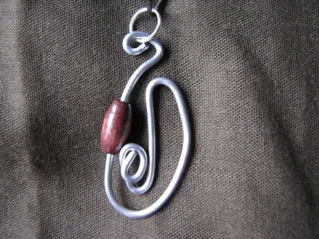 Wire pendant silver