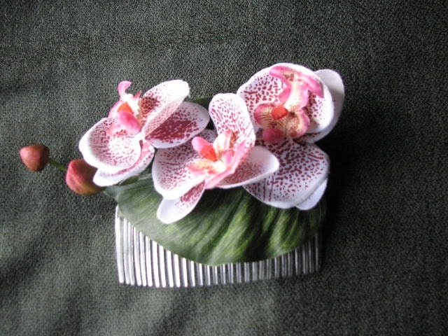 Haircomb with pink orchids
