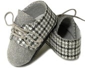 Lucas Baby Boy Shoe in Houndstooth Gray Wool,slipper,bootie . Infant-Toddler, Handmade by Pink2Blue