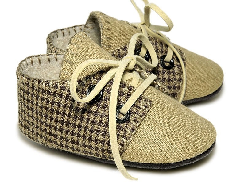 Lucas Baby Boy Hat and Shoes, Houndstooth and Linen. Sporty, Infant, Handmade by pink2blue.