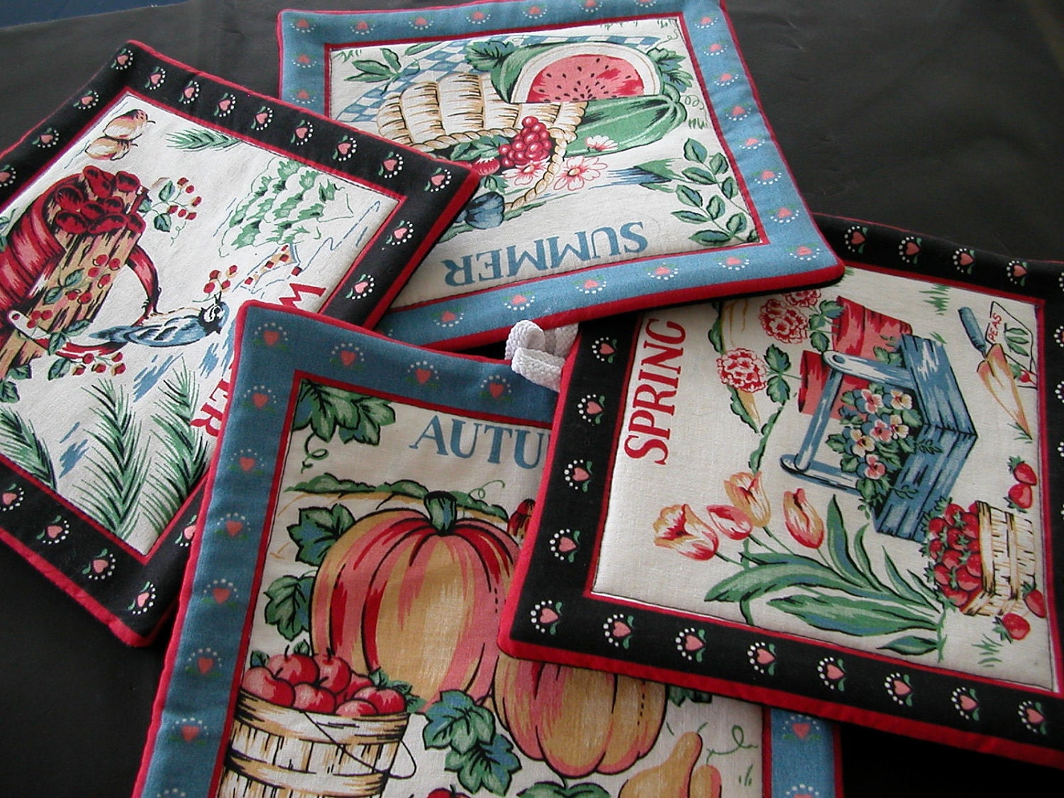 VINTAGE FABRIC 4-SEASONS Potholder Set approx 8" Square
