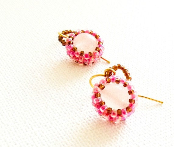 Bridesmade dainty  pink white gemstone beadwoven earrings. Vintage look Wedding  jewelry.