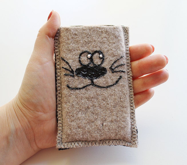 Beige Cat iPhone iPod Cover  Wool Knitted and Felted