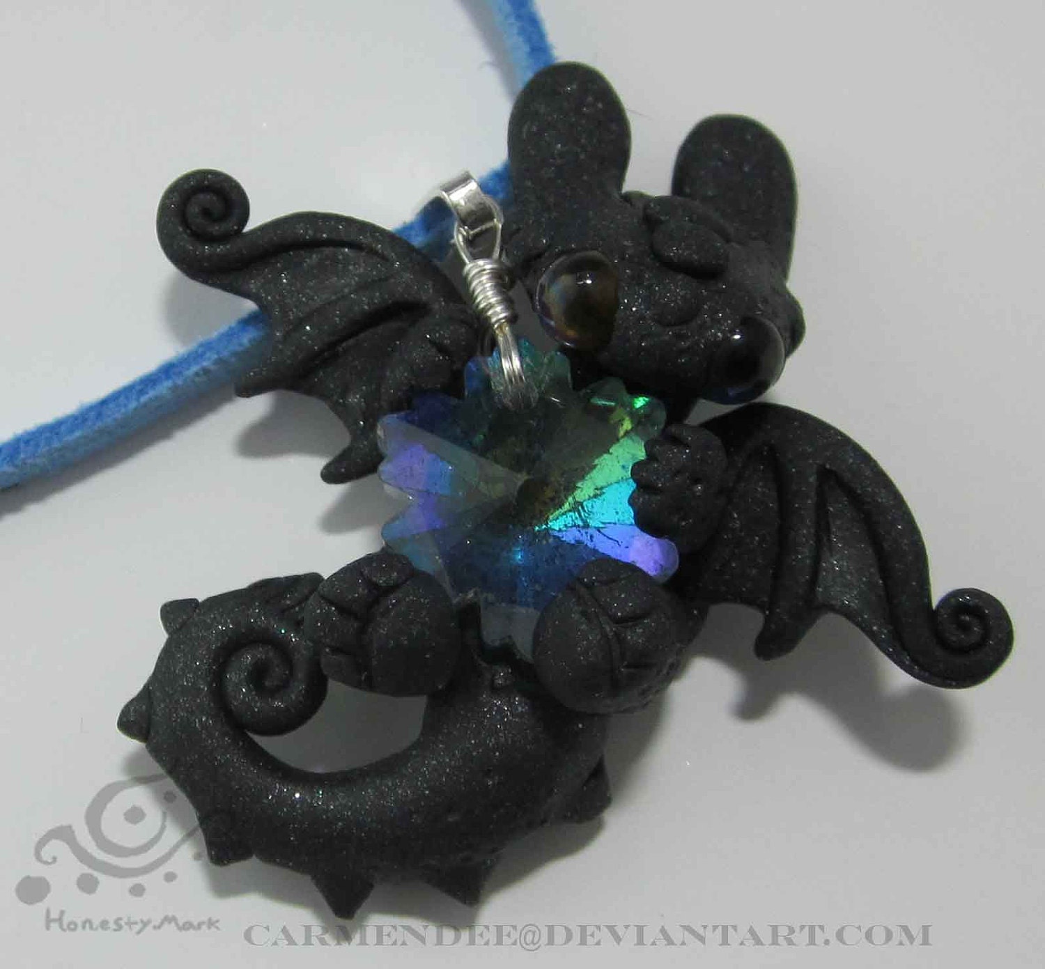 toothless nom snow flake necklace