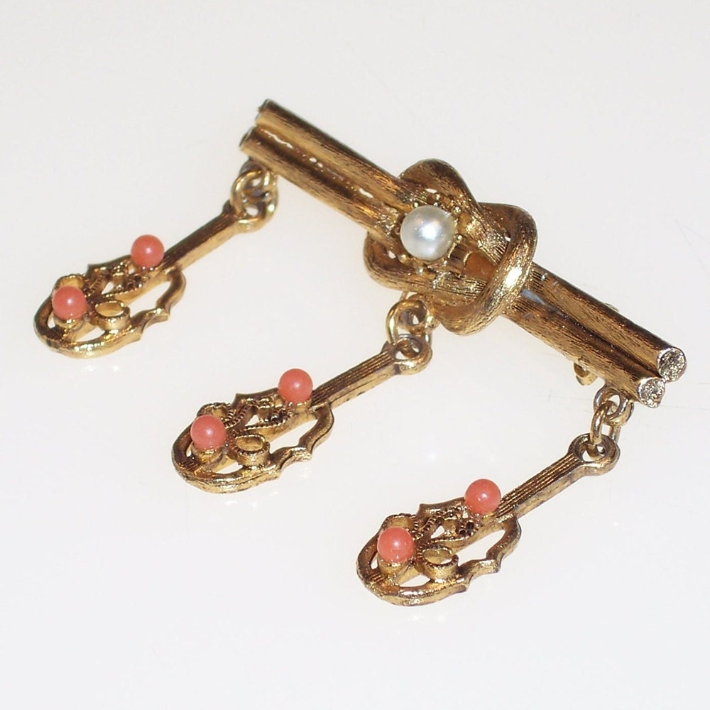 Vintage Music Brooch Fiddles or Violins 1940s Bar Pin