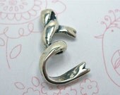 Sterling Silver Alphabet Initial Cursive Ribbon Design Letter E