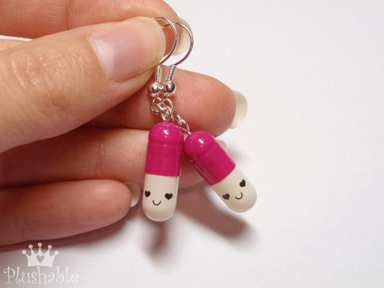 Inlove pill earrings - pink valentines day