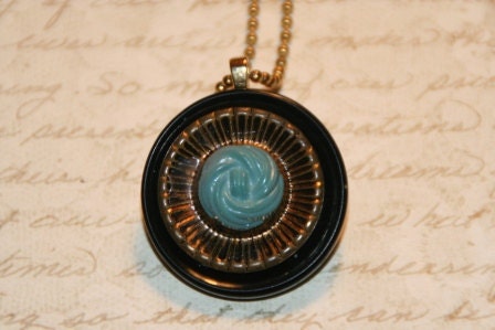 Wheel Spins Round Dancing Nancy Button Necklace