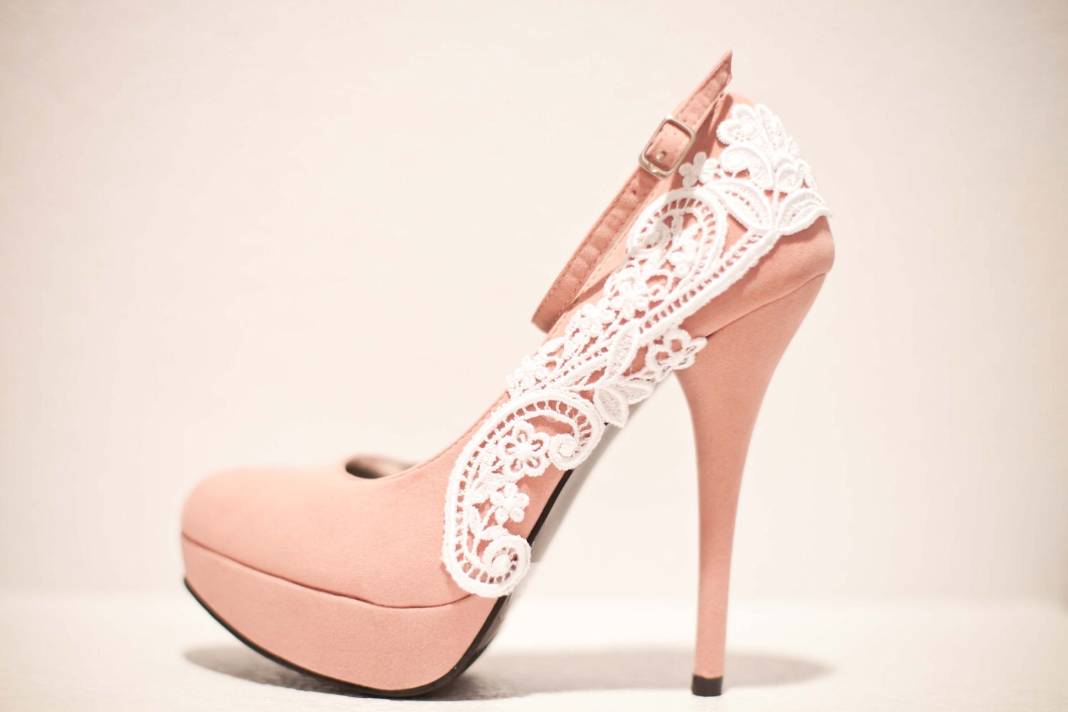 Pink Pumps with White Venise Lace ... Size 10