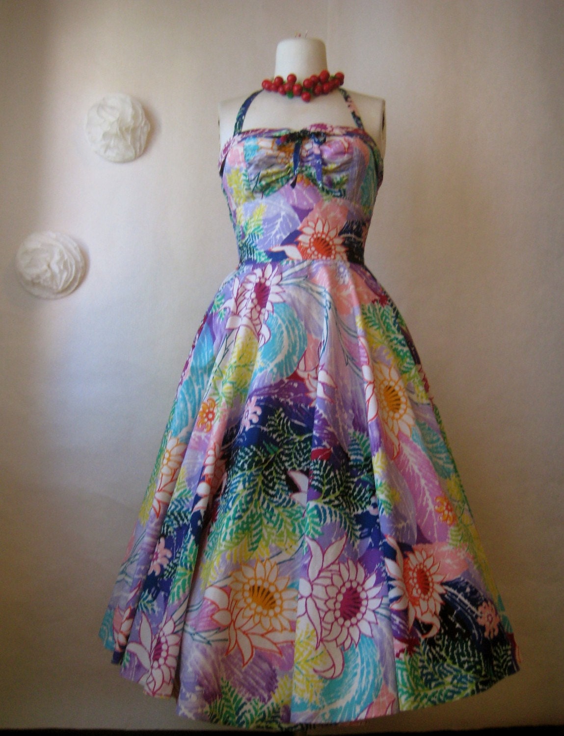 vintage 1950s dress. floral 1940s hawaiian halter garden tea full skirt dress.