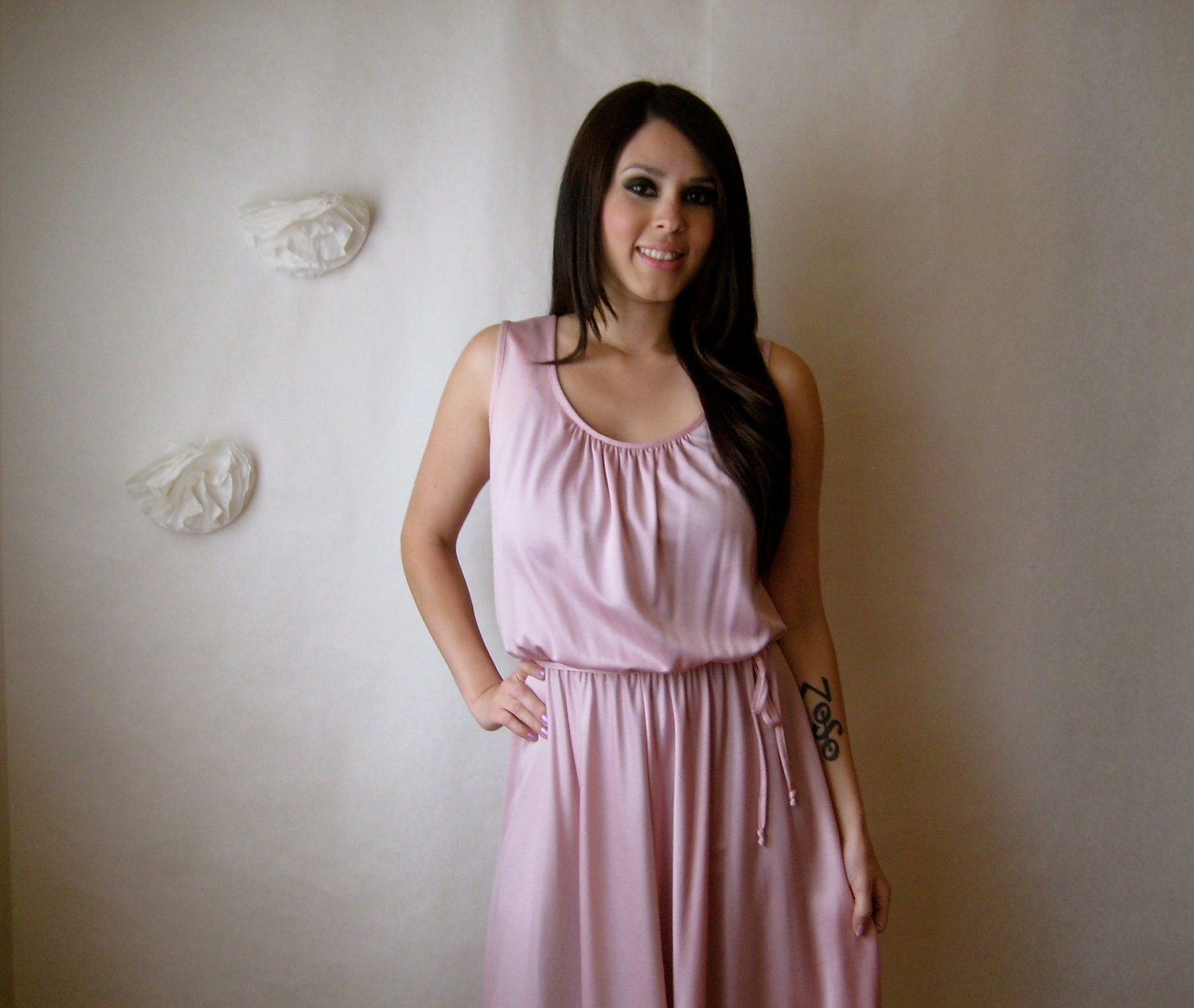 vintage 1970s dress. pink party dress. studio 54 disco.