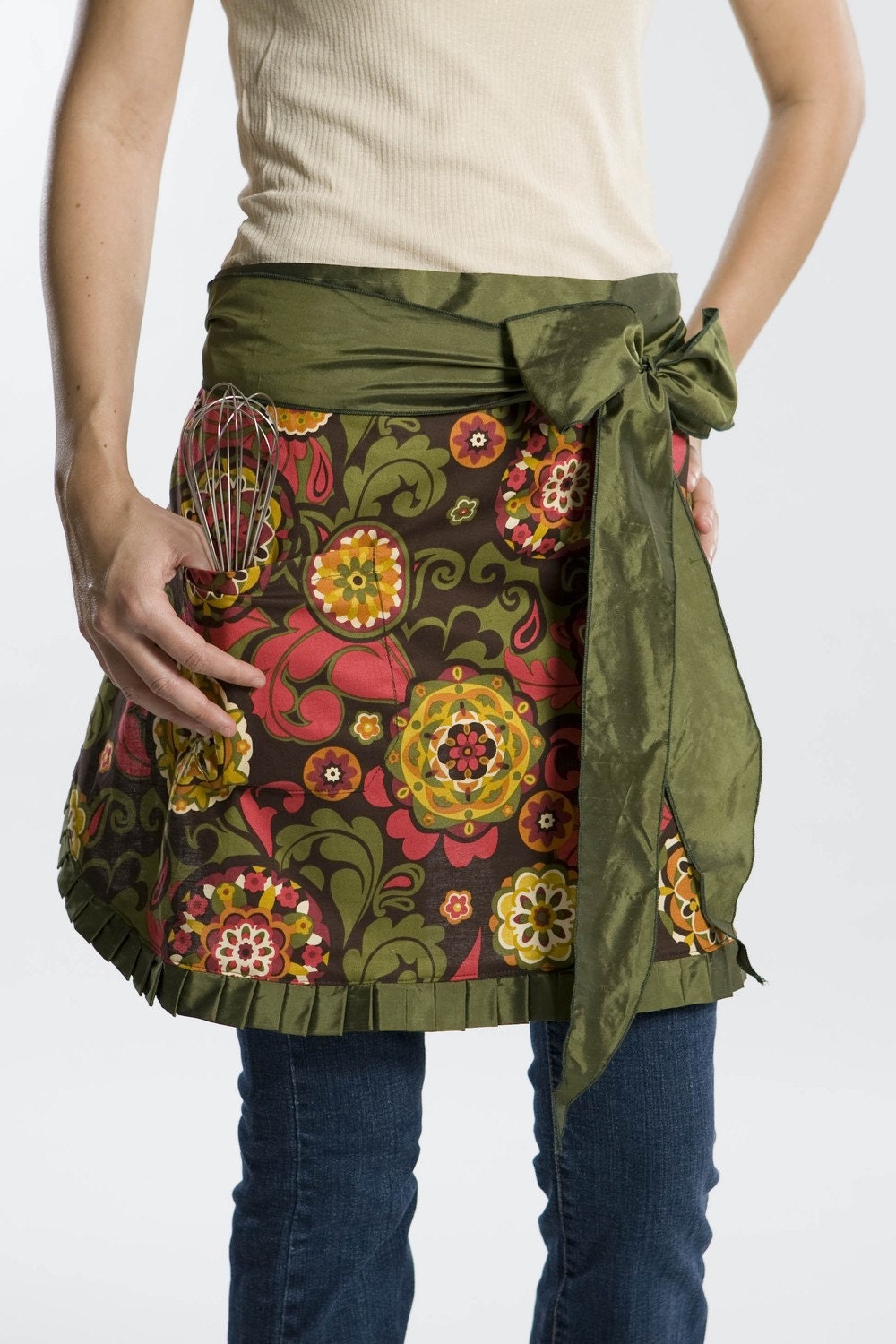 Apron with Bow Detail