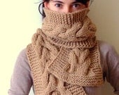 Cable scarf in light brown