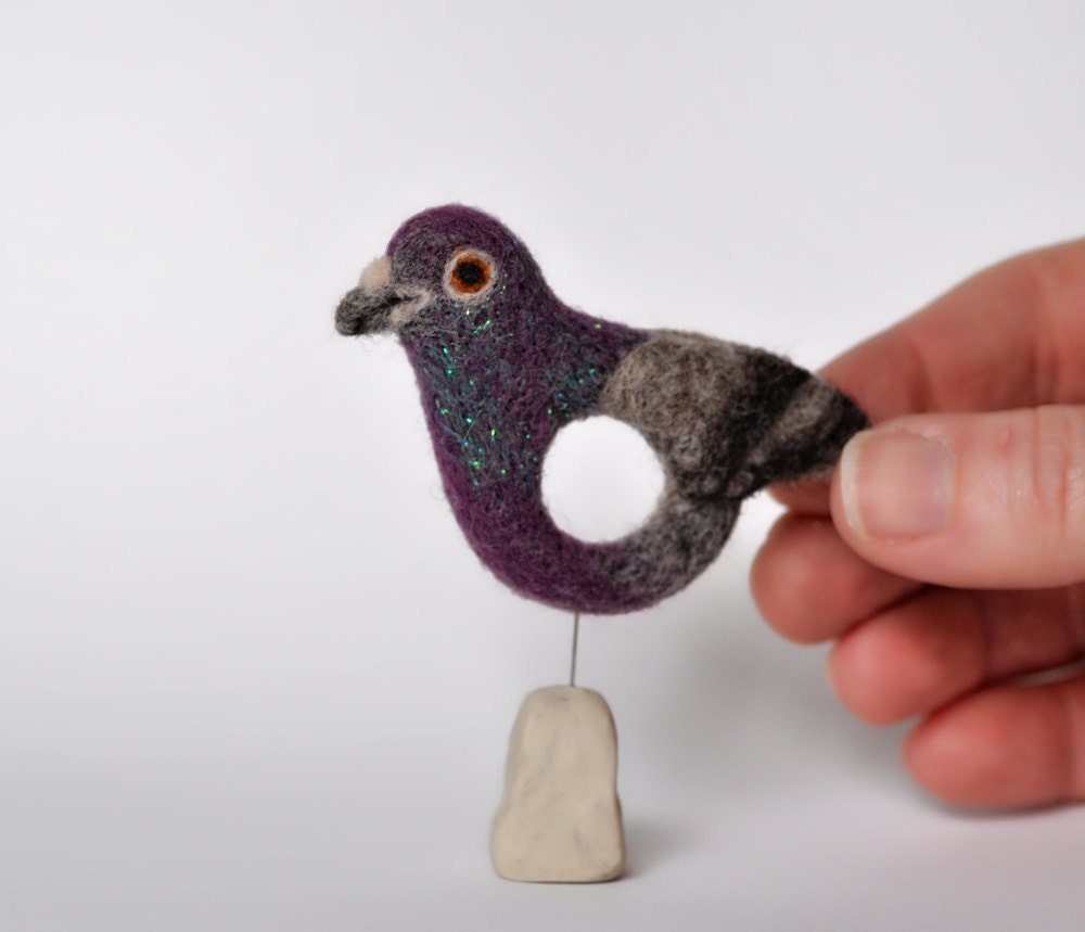 Pigeon Ring with Box Frame